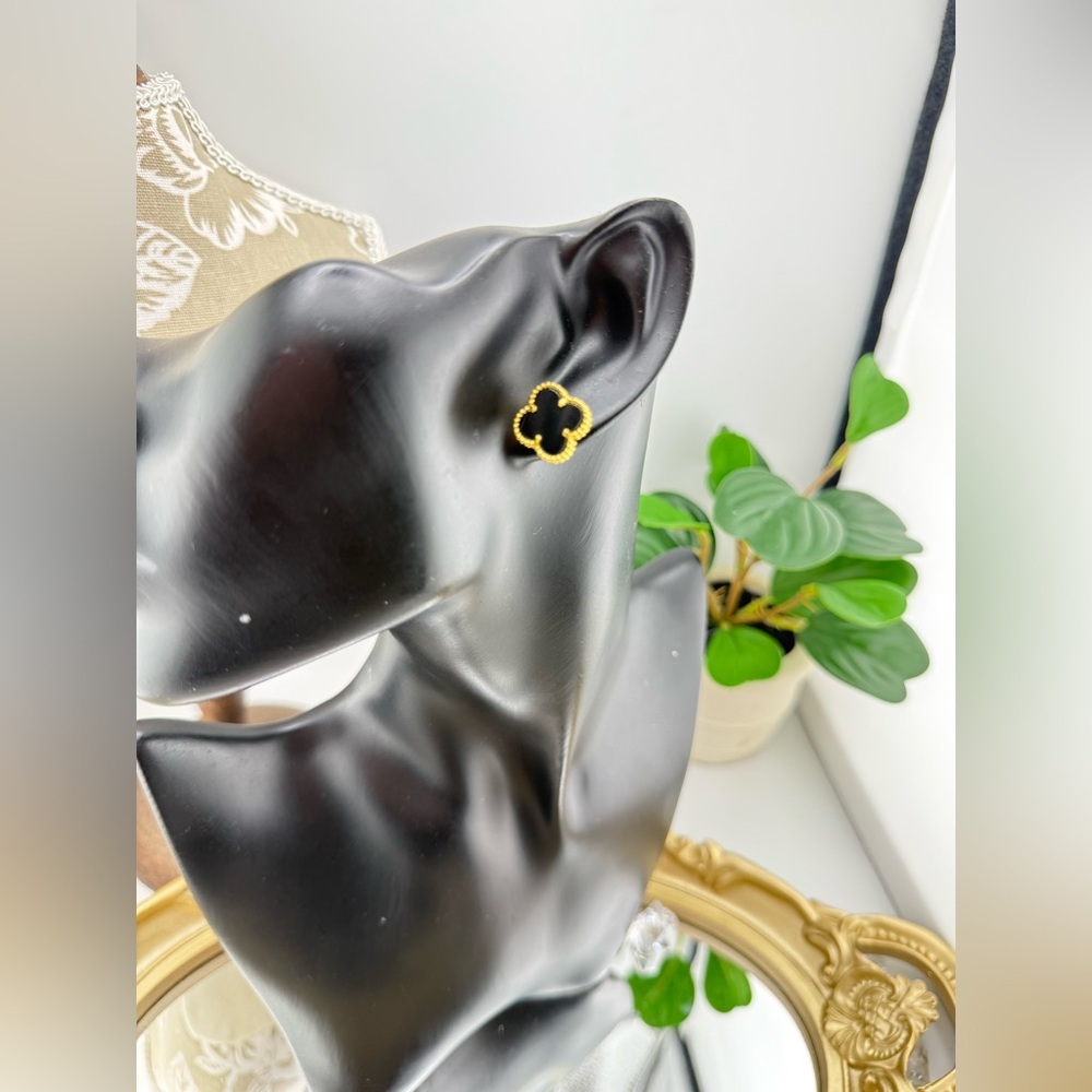 Lucky Alhambra Clover Earrings with Logo – Sterling Silver - Picture 9 of 9